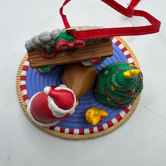 Vintage Avon Gift Collection Christmas with Santa Ornament Delivering Gifts - Picture 3 of 9